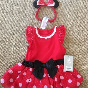 NWT baby Minnie Mouse onesie 12-18 month